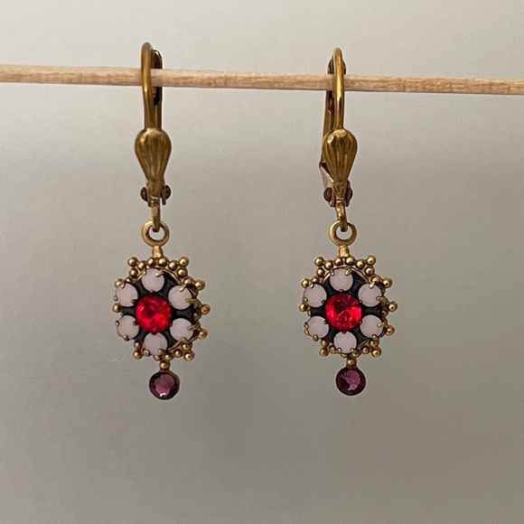 Leverback drop earrings. - Picture 3 of 7